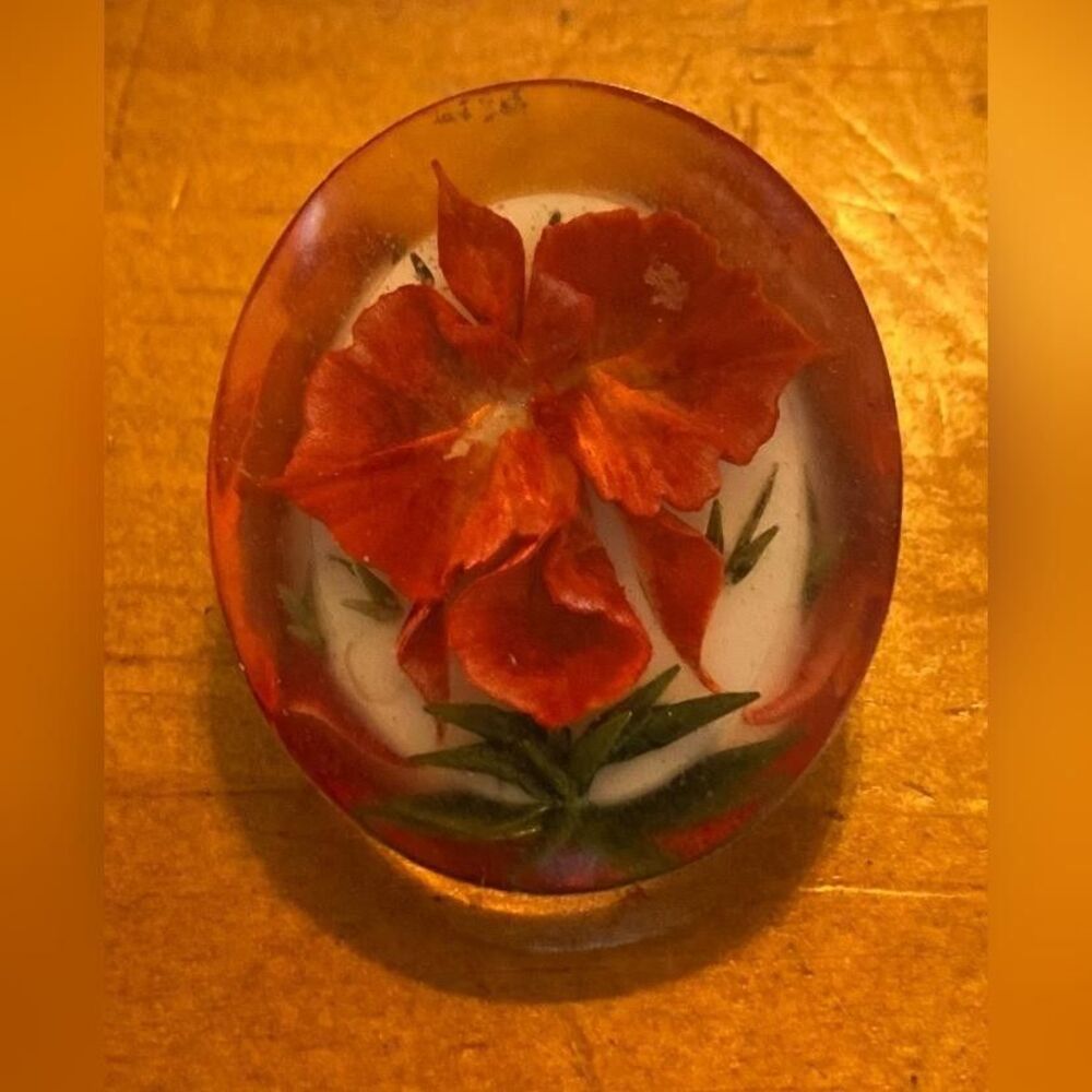 Vintage Red Flower Resin Brooch Pin Oval Pressed Floral Nature Jewelry 1.5 Inch